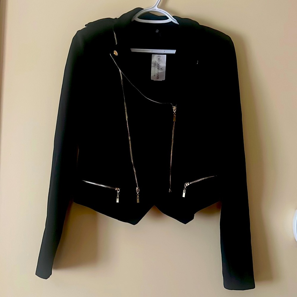 Windsor, Size - M, Color- Black